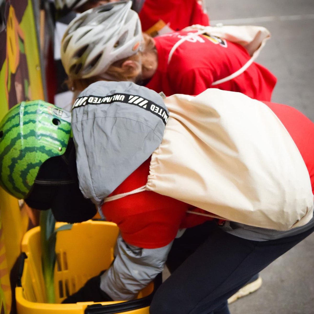 cycle_fun's tweet image. En op 17 dec tijdens de Dikke Banden Race in de Centrale Markthal de smaakmakende Bloemkolen Fietskoeriers Race 🙌🏁🥕🥦🍋🫑