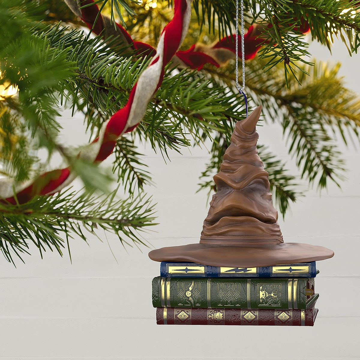 OTTYCB's tweet image. Transform your Christmas tree into the next Gryffindor (or Slytherin, Hufflepuff, Ravenclaw) with the enchanting Harry Potter Sorting Hat Tree Decoration – a magical twist to your holiday decor!
ohthethingsyoucanbuy.com/product/harry-…