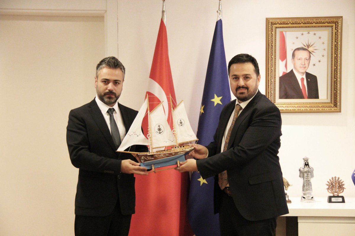 tkdkonline's tweet photo. Sinop Ticaret ve Sanayi Odası (STSO) Genç Girişimciler Kurulu Başkanı Melih Çınar ve beraberindeki heyet, Gerze ilçesinin coğrafi işaretli ürünlerinden saf kümes hayvanı ırkı “Hacıkadı tavuğu”nu tanıttı.

Detaylar için:
👇
https://t.co/Pa91OfJ0R9
#TKDK🇹🇷🇪🇺 #Sinop 
@sinoptso https://t.co/wfoTLqebWF