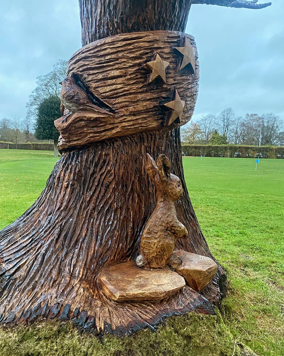 When the client asks you to make a tree from a tree ! Remembrance Tree for Radbroke Hall in Knutsford, Cheshire. Slate hearts will be suspended from the branches with messages on.
The seven added-on branches were taken from larger offcuts from the bench and the main stump itself.