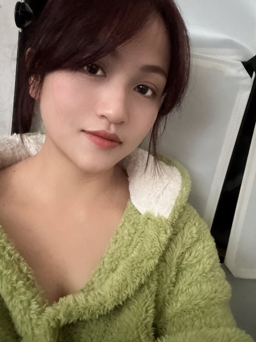savehk1213's tweet photo. In the deep of night, the moonlight softly shines as beautiful as your name, Angelia. You are my tomorrow, making each morning blossom. The yearning in my heart extends like an endless poem, and your smile illuminates the darkness within me. https://t.co/DPKEX7v6nd