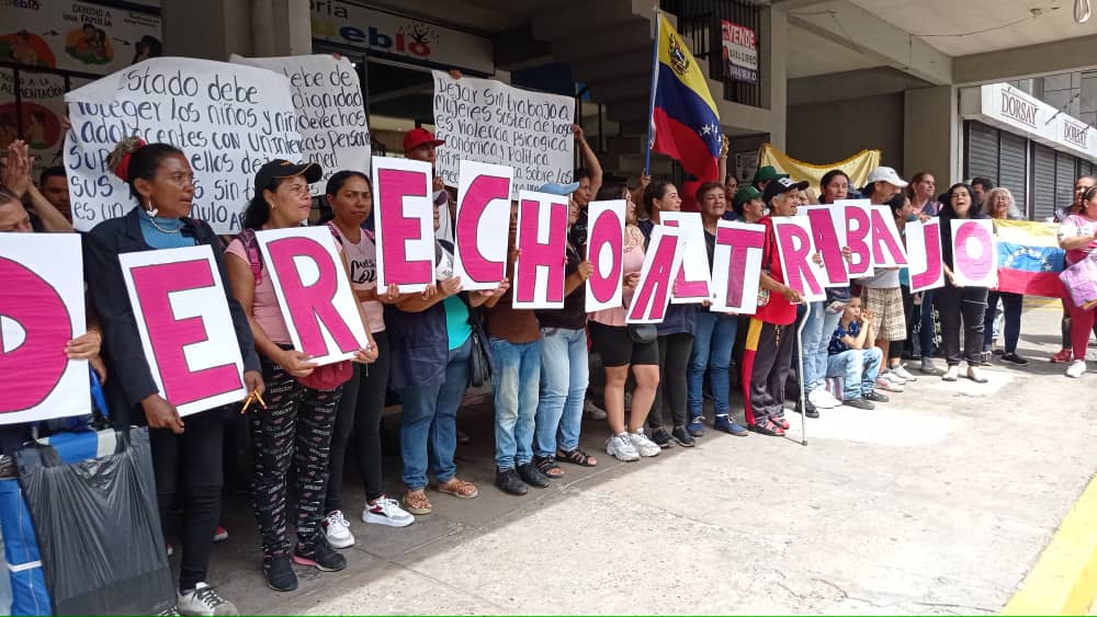 centralasimujer's tweet photo. En los primeros 7 meses del 2023 se registraron 160 FEMICIDIOS consumados en Vzla (CEPAZ), quedando 55 niños y niñas Huérfanos de los cuales 10 presenciaron la Muerte violenta de sus madres es urgente Invertir para prevenir Ni1+ Nuestra @CentralASI  se Une a los #16DíasDeActivism https://t.co/Ab9ZFvggg2