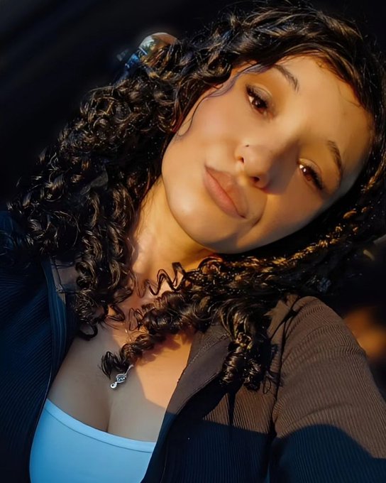 Sun-kissed in the car 🌞 💋 #sunkissed https://t.co/x4OqOwZExX<a href="/tag/sunkissed"class="tags">#sunkissed</a>