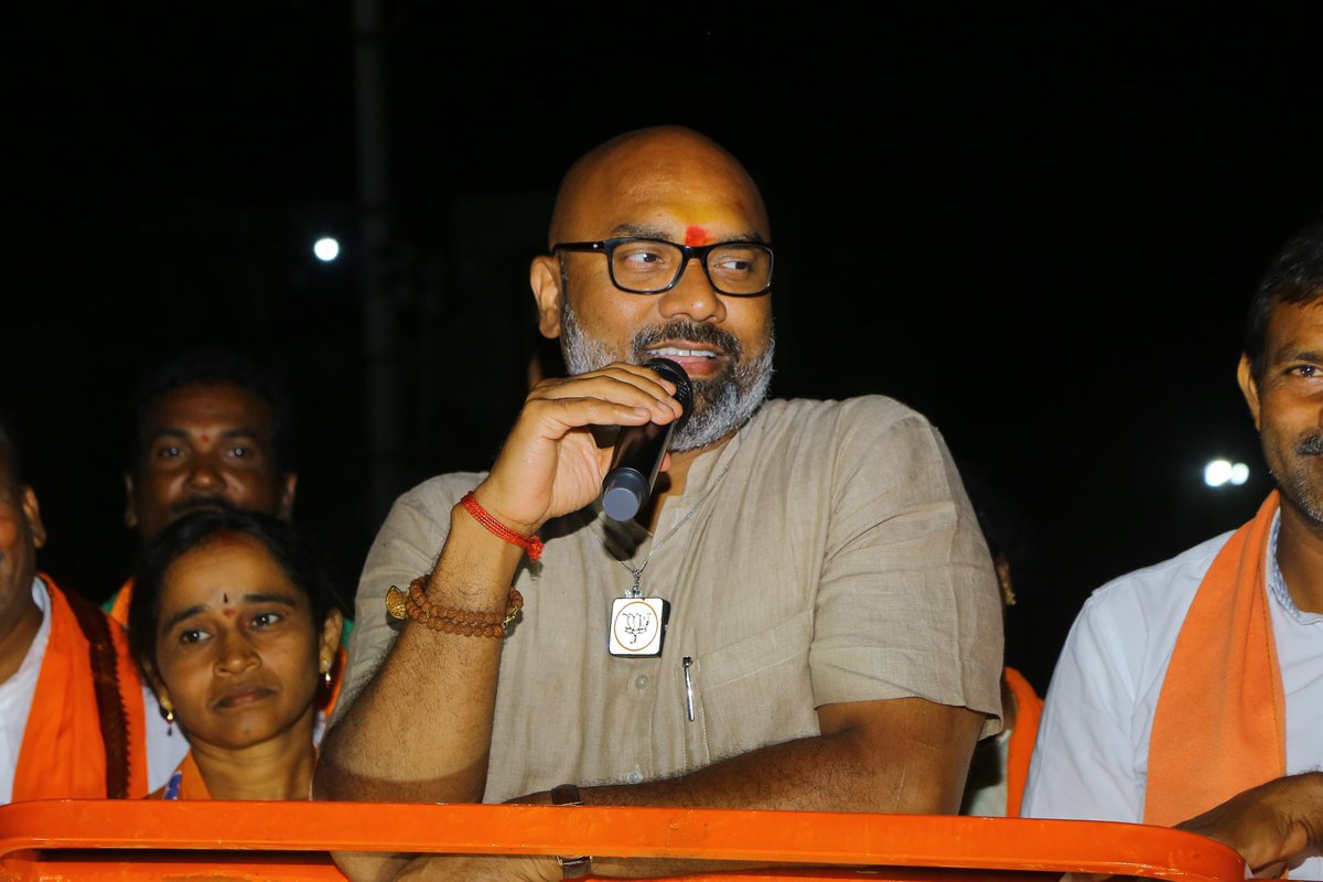 Arvindharmapuri's tweet photo. ఎర్దండి —ఇబ్రహీంపట్నం  మండల్📍

Yerdhandi—Ibrahimpatnam Mandal📍

#nonoteforvote #nocommission #ZeroCorruption #ad4korutla #Modi4Bharat #BCsWithBJP #EwsReservation #Vote4BJP #bjpwithmadigas https://t.co/cfnaecSoLH