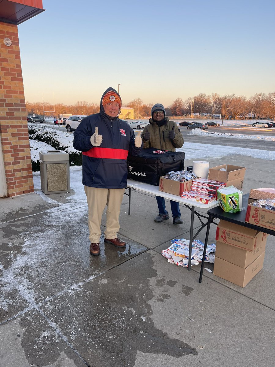 Thank you to ON Father’s Club  for welcoming students and staff back after break today with so many breakfast items and fist bumps! You are so appreciated!🦅 <a href="/JasonHermanON/">Jason Herman</a> <a href="/ADPriceON/">Josh Price, CAA</a> #Fathersclub <a href="/FathersClubOrg/">Father's Club Organization</a>
