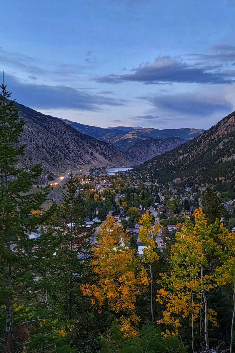 wander4insp's tweet photo. The lights of Georgetown.
We say goodbye to this quaint Colorado mountain community from a pullout along the Gaunella Pass Scenic Byway.
#GeorgetownColorado #GaunellaPass #ScenicDrive https://t.co/nVXCtK6IFE