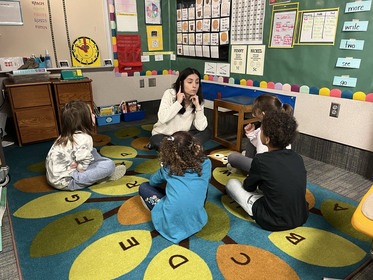 Students in Ms. Herrera’s Charge Group are making great gains in their letters, sounds, blends, words, and sentences as they are led through their daily #OrtonGillingham lessons. #NaturallyGlobal @MCCSC_EDU #ILoveMCCSC