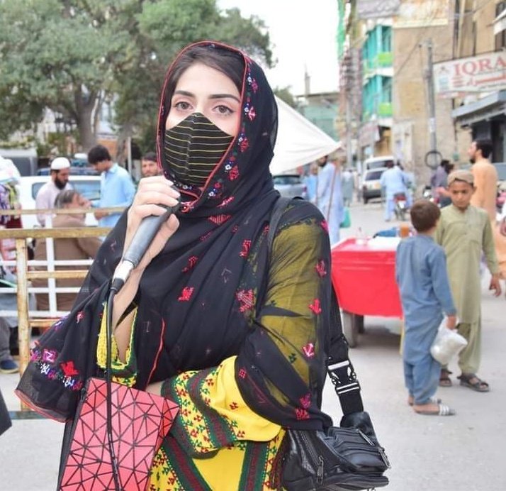 ھوران بلوچ کے گھر پر پولیس کا حملہ، چادر و چاردیواری کی پامالی کرنا انہیں اور انکے گھروالوں کو زد و خوف کرنا انہتائی افسوسناک عمل ہے پولیس اپنی طاقت کا ناجائز فائدہ نہ اُٹھائے ۔بلوچ وومن فورم کُوئٹہ پولیس کی بد سُلوکی اور غیر قانونی عمل کا شدید الفاظوں میں مزمت کرتی ہے۔