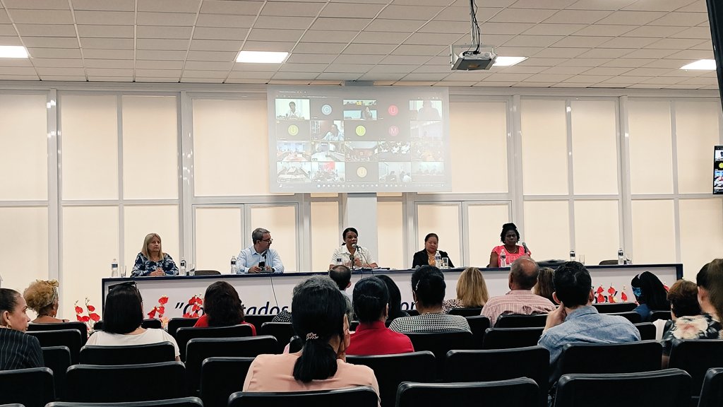 #Hoy acogemos un encuentro nacional sobre el Programa para el Adelanto de las Mujeres en #Cuba y en especial en la Educación Superior. Encabezado por @InesMChapman, @TeresaBoue y @WalterBG_MES, a través de videoconferencia participan todas las universidades del país. @CubaMES