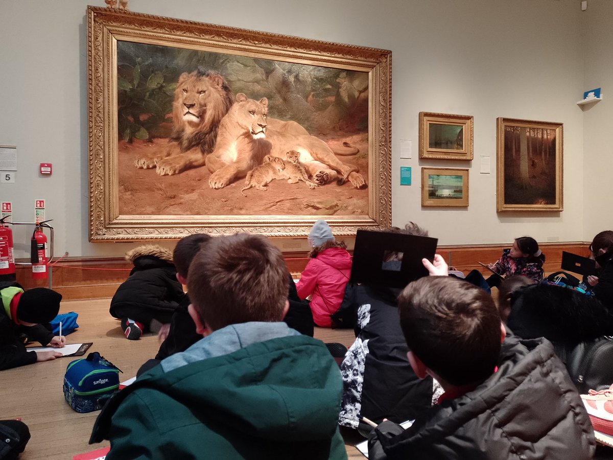 maybury_class4's tweet photo. Class 4 had a great morning at the Hull and East riding museum. They looked at artefacts from Roman Britain and even went shopping in a Roman village! In the afternoon, the class went to Ferens art gallery and sketched some of their favourite pieces. https://t.co/E0jGynnzFx
