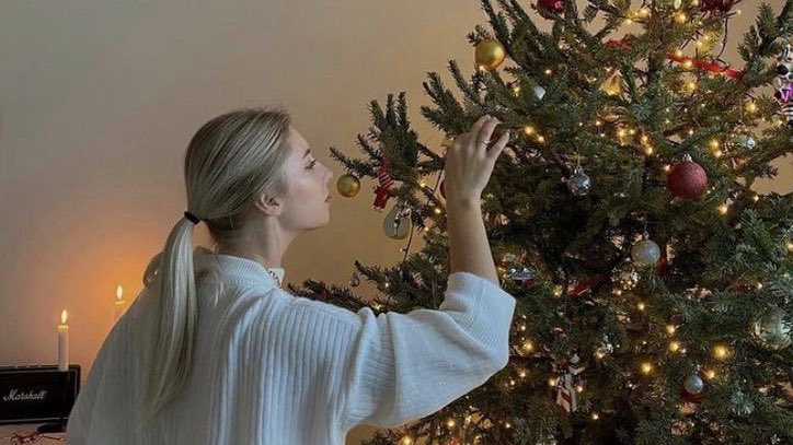 decorating for Christmas ✨