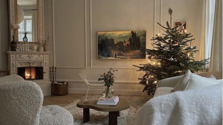 malusokay's tweet photo. decorating for Christmas ✨ https://t.co/EysGLEOMn0