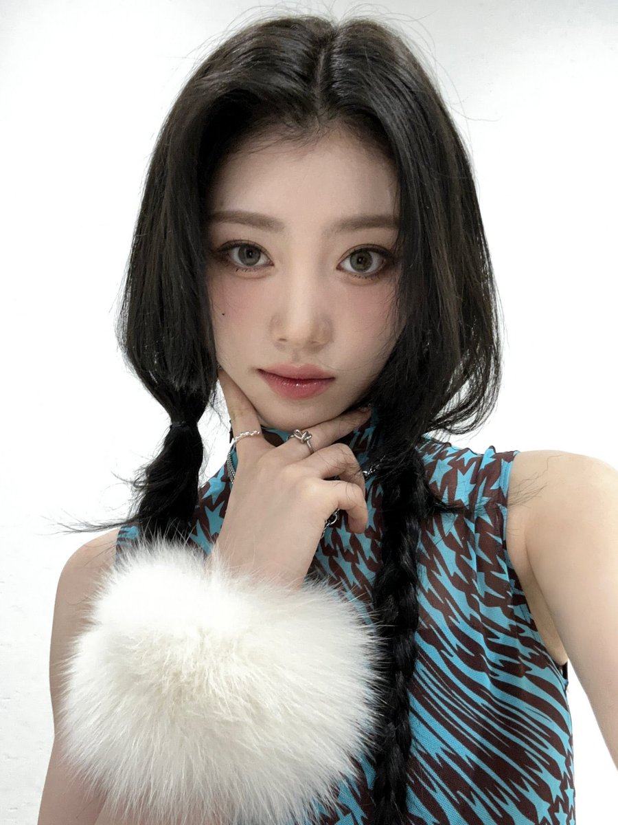 ⋆ tweet media