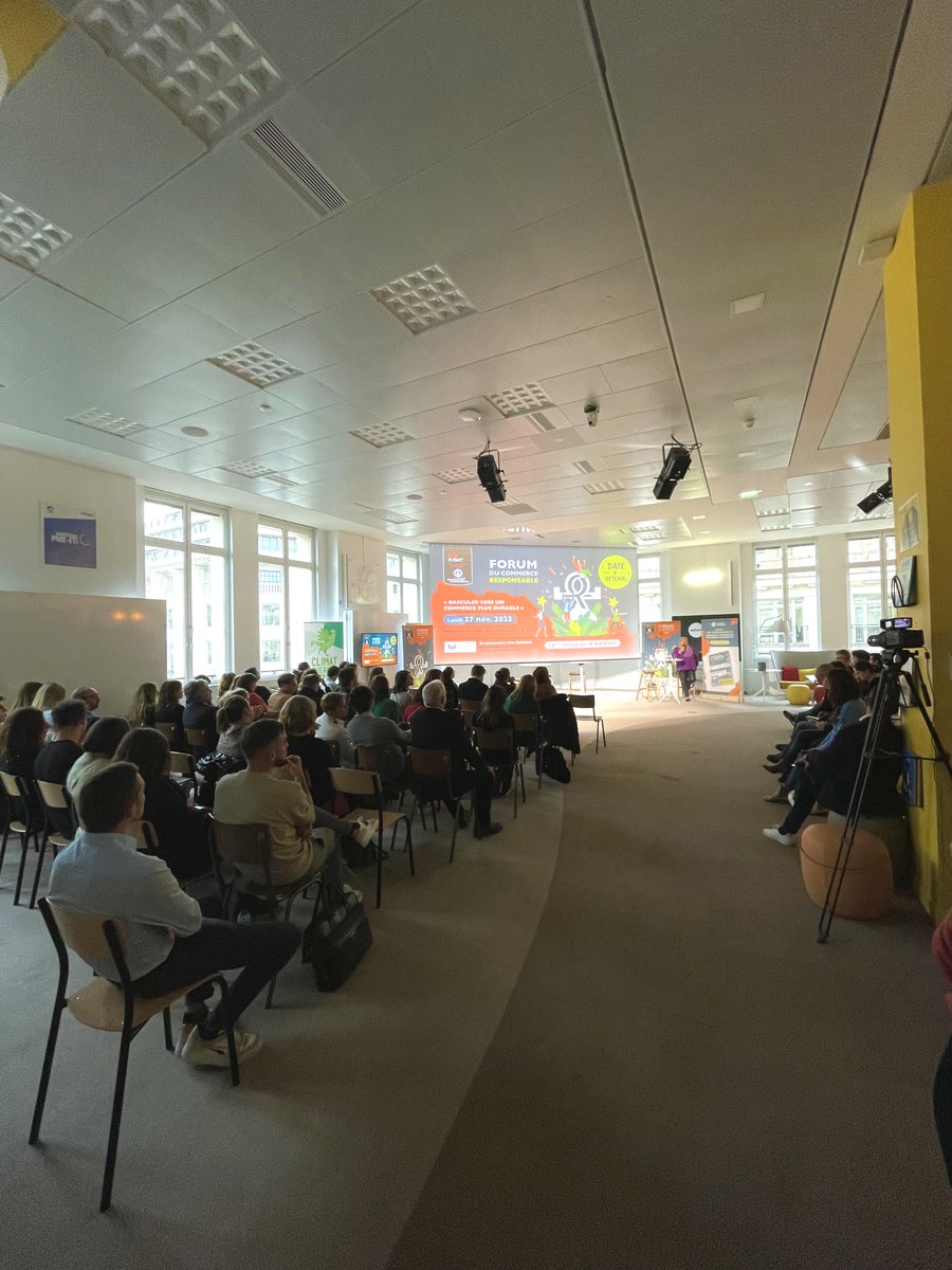 Dernière ligne droite !
Le Forum du Commerce Responsable se poursuit avec des discussions passionnantes et des échanges inspirants.
Avant la cérémonie de remise des R Awards, partagez avec nous ce que vous avez appris aujourd’hui.
En un mot, qu'avez-vous retenu de cette journée ?