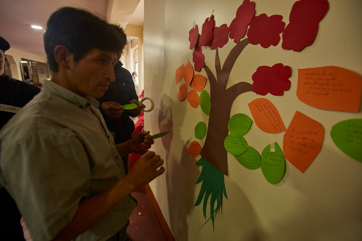 PNUDperu's tweet photo. En Cajamarca, el 53.9% de mujeres que ha denunciado violencia, ha sido víctima de su esposo o pareja.

Trabajamos junto a jueces de paz y ronderos en la construcción de nuevas masculinidades saludables para hacer frente al machismo y las violencias➡️https://t.co/ZWylNpUKYy https://t.co/Uzvn1GN7nG