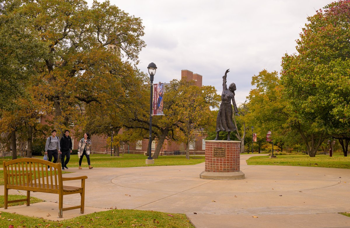 Wishing our Pioneers all the best as we dive back into the rest of the semester! 🍂
