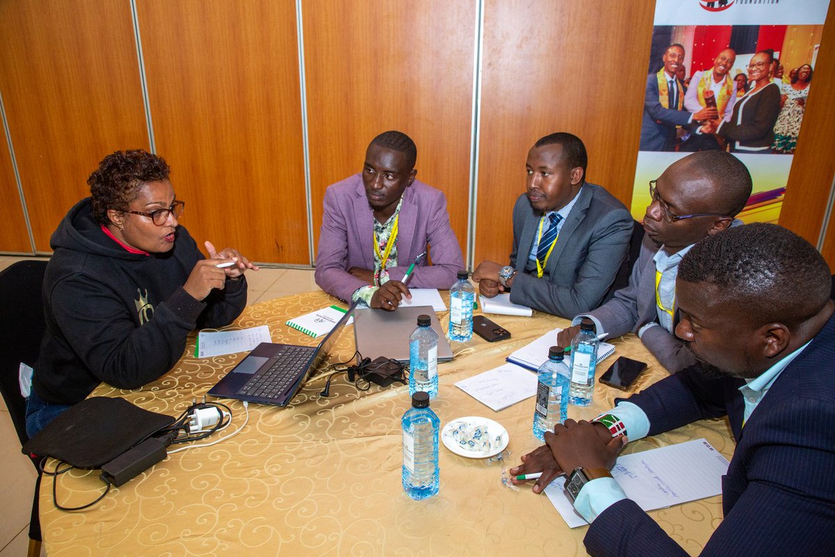 elfafrica1's tweet photo. The afternoon was equally dynamic with our Fellows diving deep into their Capstone projects. Focused on developing policy solutions for the country's emerging challenges, they worked under the guidance of mentors who are veterans in public service and policy expertise.#PSELFWeek https://t.co/Y1FA4i7TLB