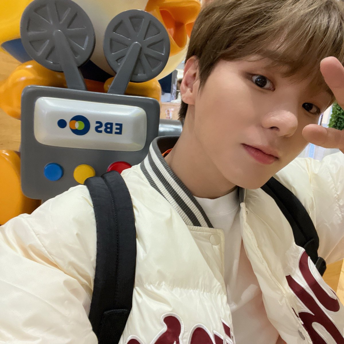 VannerOfficial's tweet photo. [#혜성]

오늘은 빌런소탕 실패..유감입니다🧏‍♂️

#VANNER #배너 #HYESUNG https://t.co/6DPCXdzaQ0