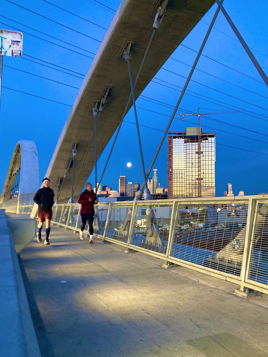 Skidrowrunclub's tweet photo. Monday run with a full moon! Three new runners joined us this morning for our standard 5-mile run from DTLA to Boyle Heights and back. Brilliant sunshine and blue skies! Wanna run with us? DM for details. #skidrowrunningclub #DTLA https://t.co/ADAczLg5WL