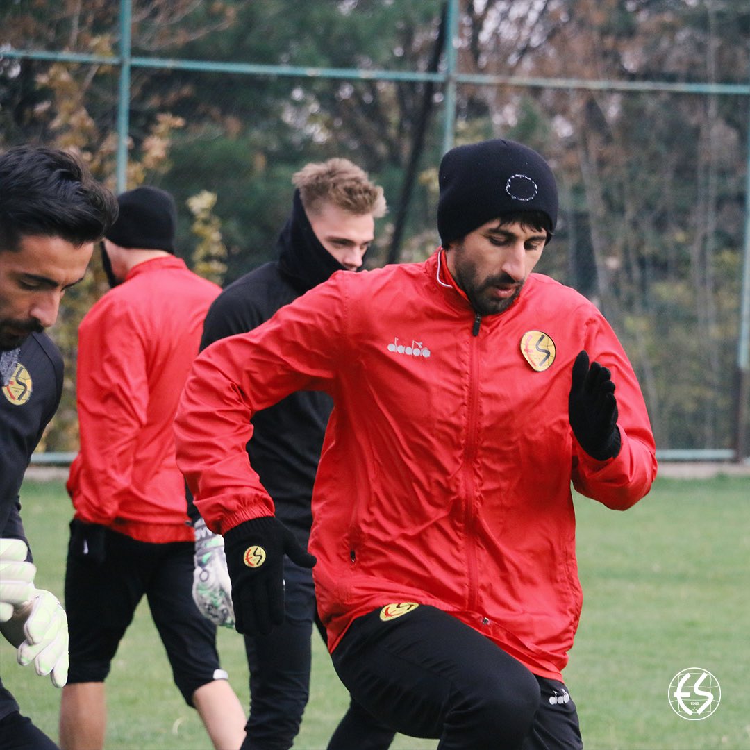 Eskisehirspor's tweet photo. Eskişehirspor'umuz, Alaplı Belediyespor maçının hazırlıklarına başladı! 

⚡#ESKvsALA https://t.co/p0A7V8jEl1