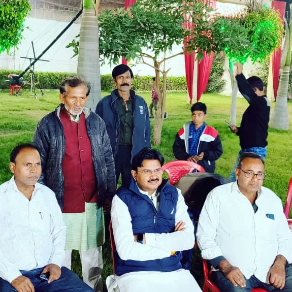 sanjeevbhind's tweet photo. आज भिण्ड विधानसभा क्षेत्र में श्री गीतेंद्र सिंह कुशवाह जी के यहां अखण्ड रामायण पाठ कार्यक्रम में सहभागिता कर पुण्य लाभ अर्जित किया। साथ ही विभिन्न क्षेत्रों में शादी समारोहों में सम्मिलित होकर स्वजनों को शुभकामनाएं प्रेषित कीं।
.
#bhind #ramayana #religion #function https://t.co/QRlP5sOrem