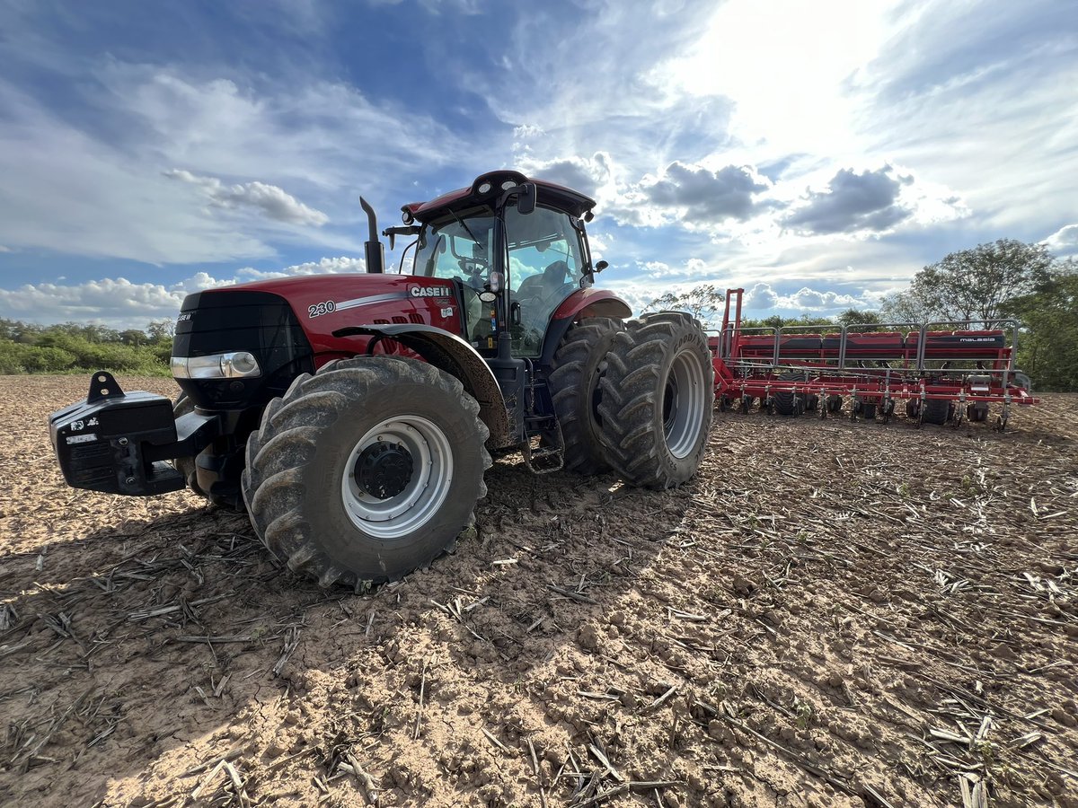 Planting has finally started. Rains arrived late this year. Starting 3 weeks later compared to last year. #plant23 #soybeans #Bolivia #agro #soya #CaseIH