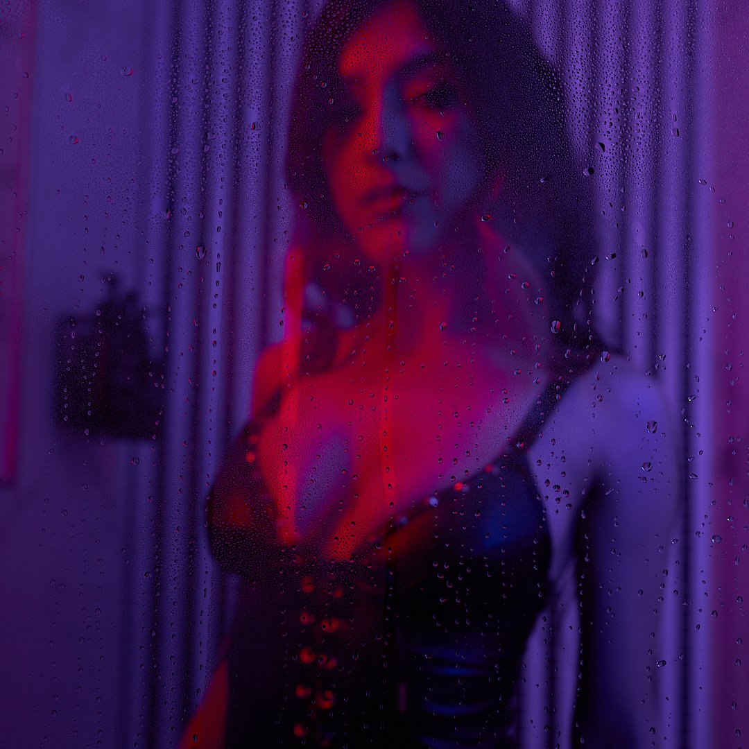 Trying out new lights with a new concept. Model: @queen.audazzity Hair: @hairbybeckywgoodhair MUA: @deidre_rae_knight Bodysuit: @honeybirdette 'Casey' Location: Hotel Indigo Los Angeles Editing: Me