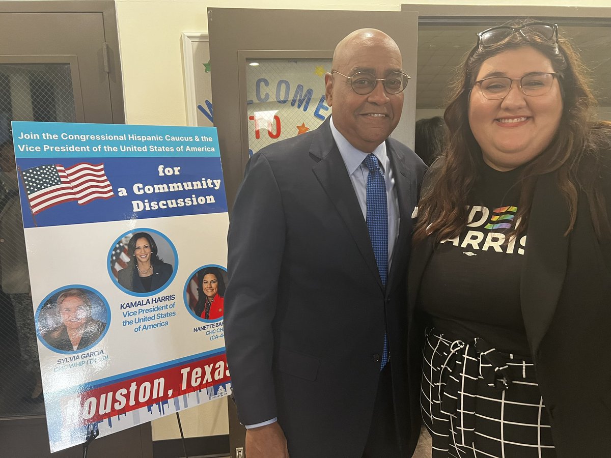 I found my favorite commissioner!!!!! <a href="/RodneyEllis/">Rodney Ellis</a> (Don’t tell Lesley Briones or Adrian Garcia that, they’re also my favorite 💙)