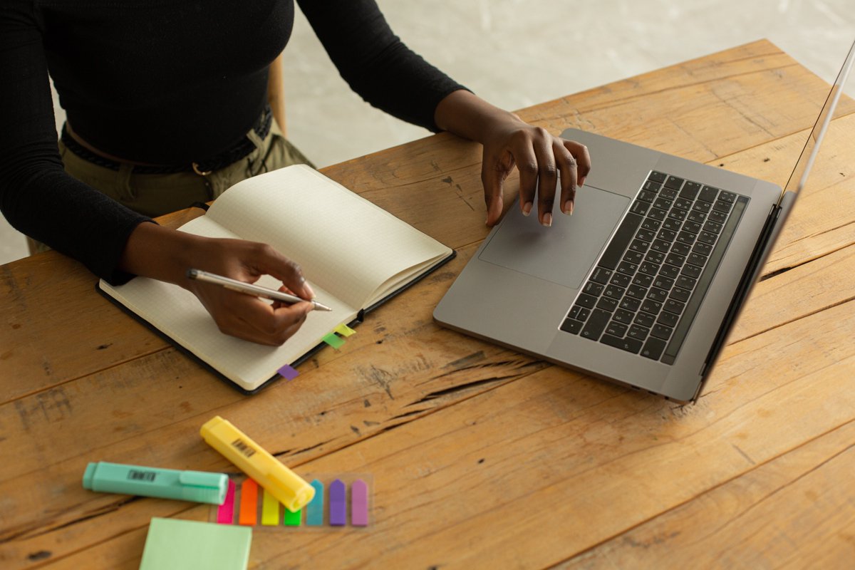 "Introduction to Writing" with Jamie Fiore Higgins begins Jan 22. In this six-week course, you will discover the writer within you. No writing experience is necessary! ow.ly/Mwe350QbAKC