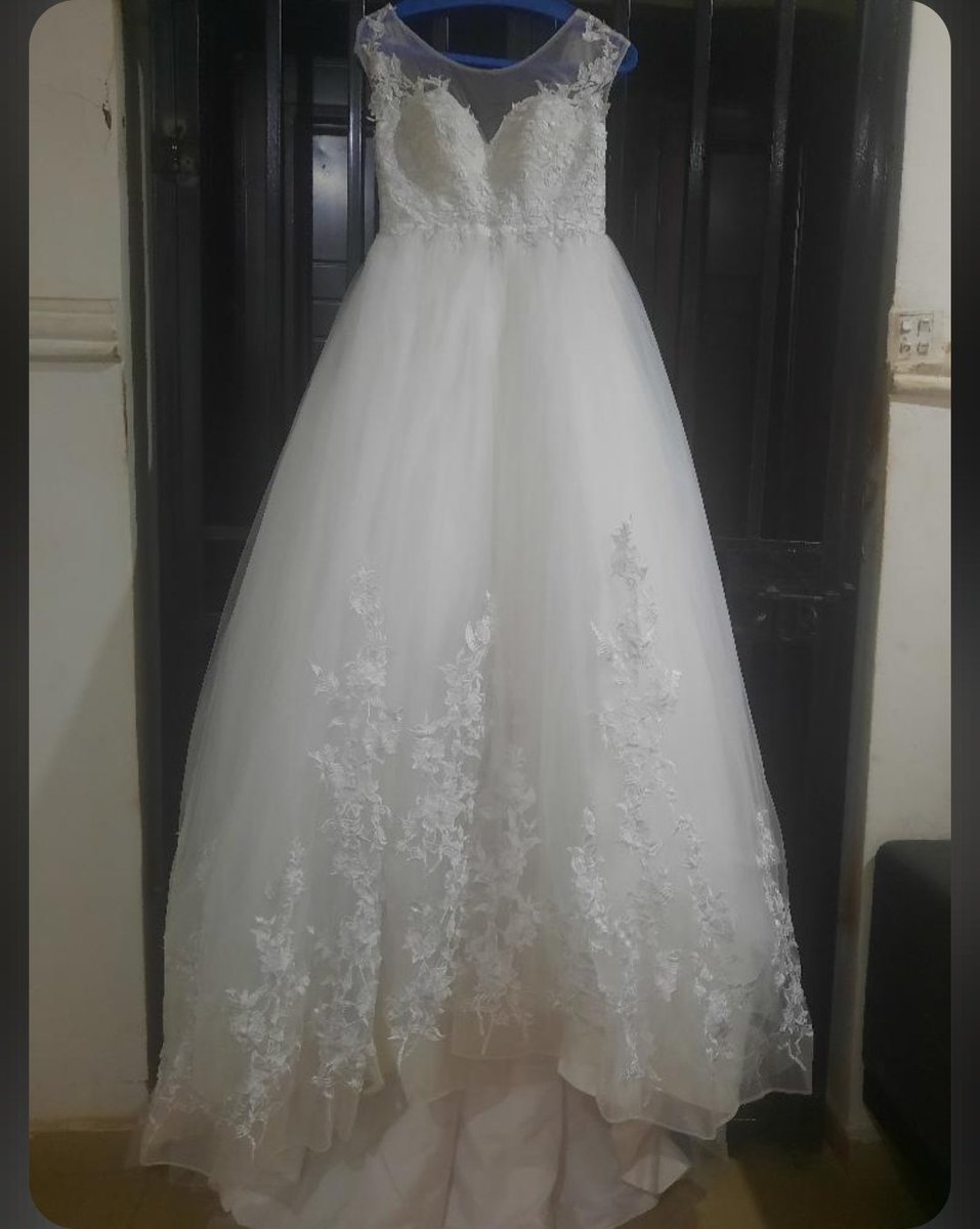 MARIASDECL75313's tweet photo. We do not normally do this BUT this is a SPECIAL sale.
Item - white wedding ballgown with short sleeves, for a size 8
Condition- Brand new
Price - 70,000
Location - kubwa, Abuja https://t.co/Yg7XHdGg72