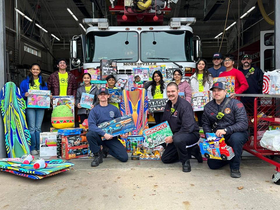 This morning, the Morrisville Fire/Rescue Department delivered over 800 toys to the U.S. Marine Corps Toys for Tots program. We can't say thank you enough to our amazing Town whose kindness will make a child's holiday season extra bright. ❤️ ✨