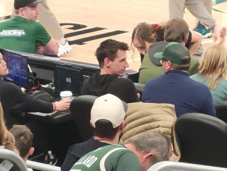 BucksAfterDark's tweet photo. Does anyone know if they showed him on the big cam last night? Those boos had to be deafening…. #fuckcraig https://t.co/vteAPfRjjB