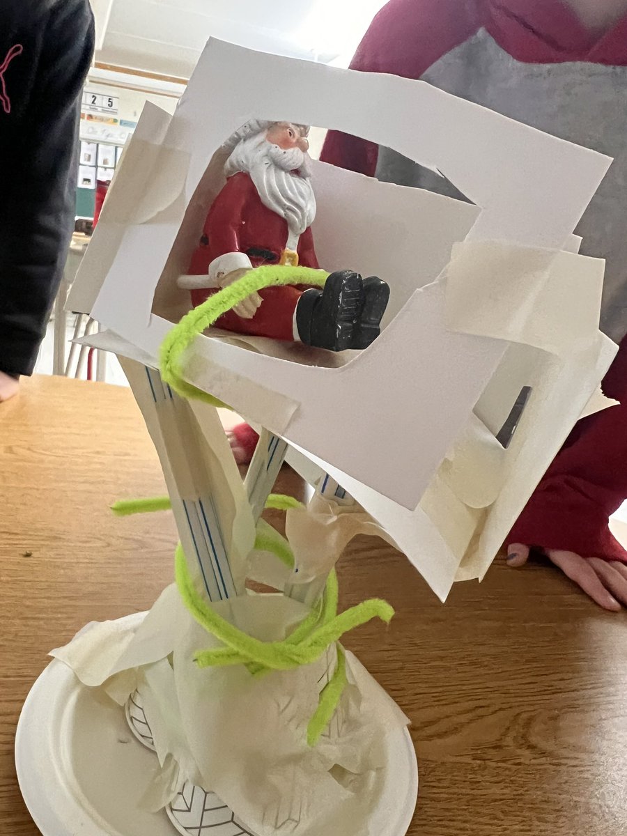 ZarzeckiF's tweet photo. @OdessaPS_LDSB Grade 3/4 had a challenge to Santa build a new lookout tower. Mission complete! @LimestoneDSB https://t.co/WBEgNk6OMd