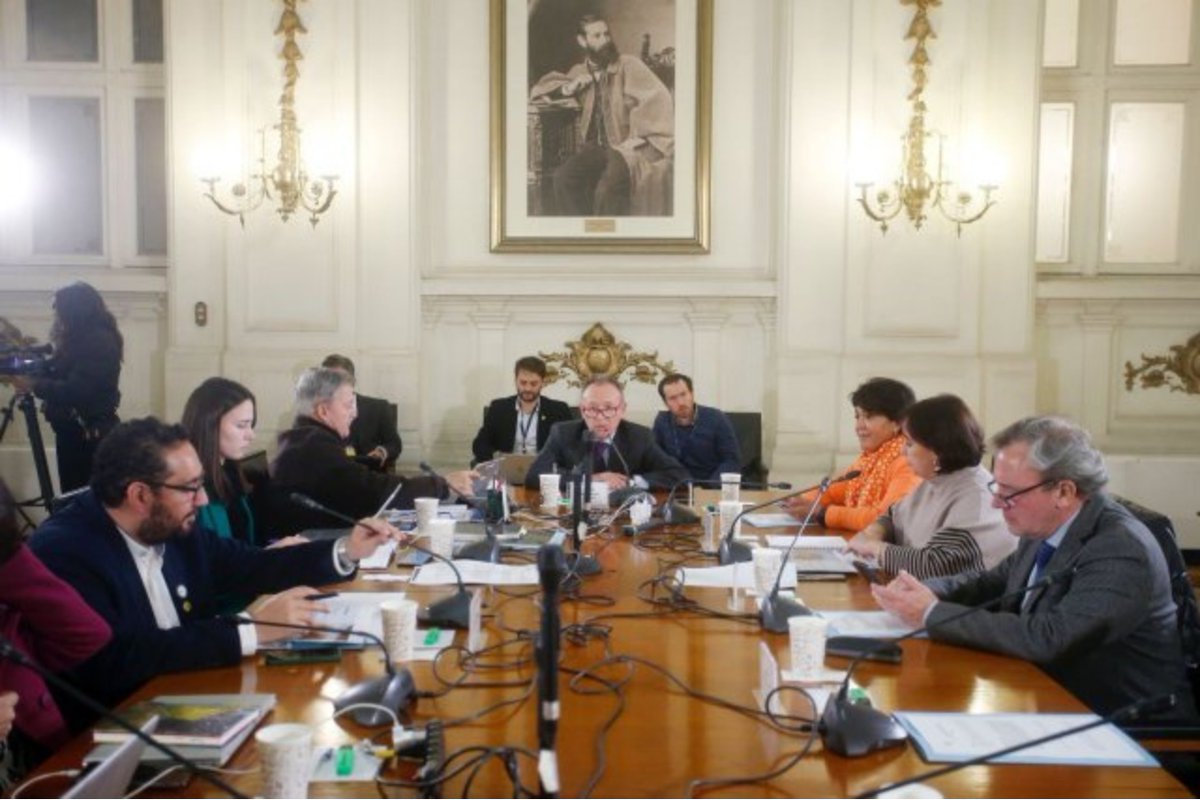 DefensaEdCL's tweet photo. Gobierno y Senado suspenden traspaso de establecimientos a los SLEP tras crisis en Atacama 👎
Los parlamentarios rechazaron las indicaciones relacionadas con los recursos que se destinarían a los Servicios Locales de Educación Pública 💰
Nota: https://t.co/5tcUFfQ4BU
#ChaoCAE https://t.co/b9y7noUNq3