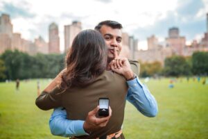 SnappedUs's tweet photo. 📸👫Ready to 'pop the question' against the breathtaking backdrop of New York City? 💍👨‍❤️‍👨

#photooftheday  #photography #photographer  #amor  #instalove  #engagementphotos  #engagementsession  #engagement  #engagementphotography  #engagementday  #engagementphotoshoot https://t.co/AZalmDx2Cn