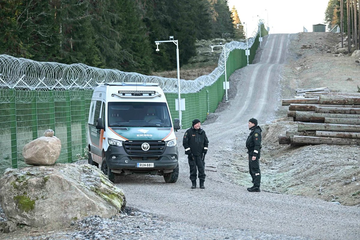 Pillandia's tweet photo. A moment from the border between Finland 🇫🇮 and Muscovy 🇷🇺. 
📸: 2023. 
https://t.co/YSvrMIFTwG 

#Suomi #Finland #Finlandia #Soome #Raja #Border #Grenze #Muscovy #Karjala #Karelia #Carelia #Itäraja https://t.co/dFII00BLM6