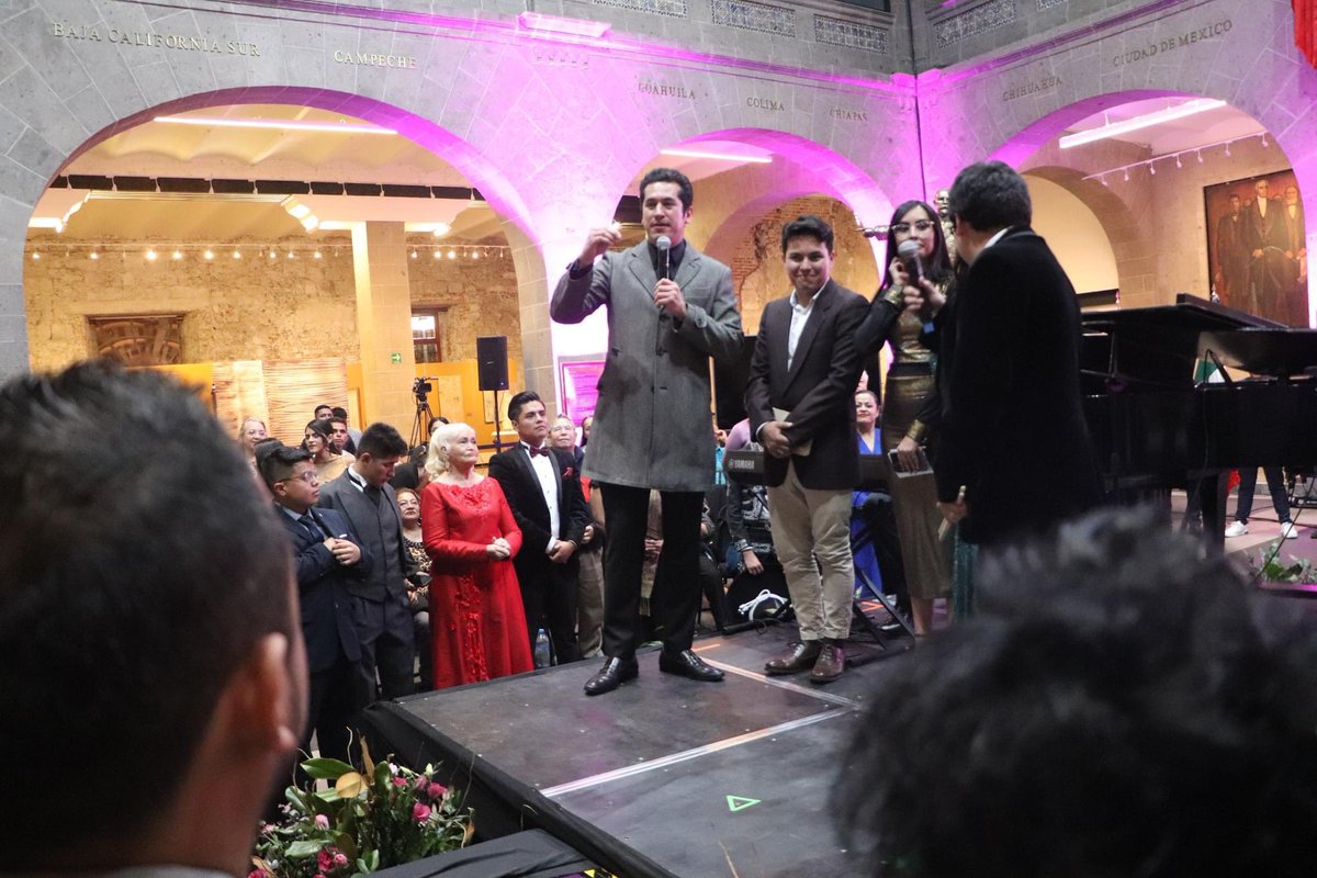 IsraelZamora_'s tweet photo. 🌟 ¡Una noche inolvidable en el primer concierto de EnCantArte! 🎵 Ayer, 27 talentosos artistas iluminaron el escenario, atrayendo a más de 600 amantes de la música. (1/3) https://t.co/3tCgr7rUsS