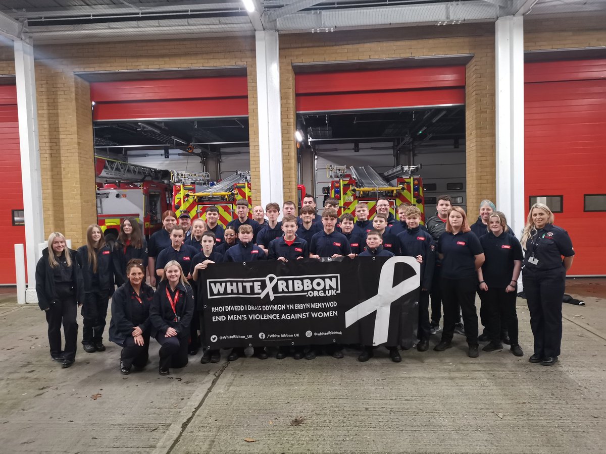 ServiceYouthTe1's tweet photo. Fire Cadets supporting @WhiteRibbon_UK participating in workshops this evening. #Youthwork #education #itsnotok
@UKFireCadets @mawwfire @AbercraveFire @7FireCadets1 @rhanbarthSOUTH https://t.co/U8Hj8J5vtN