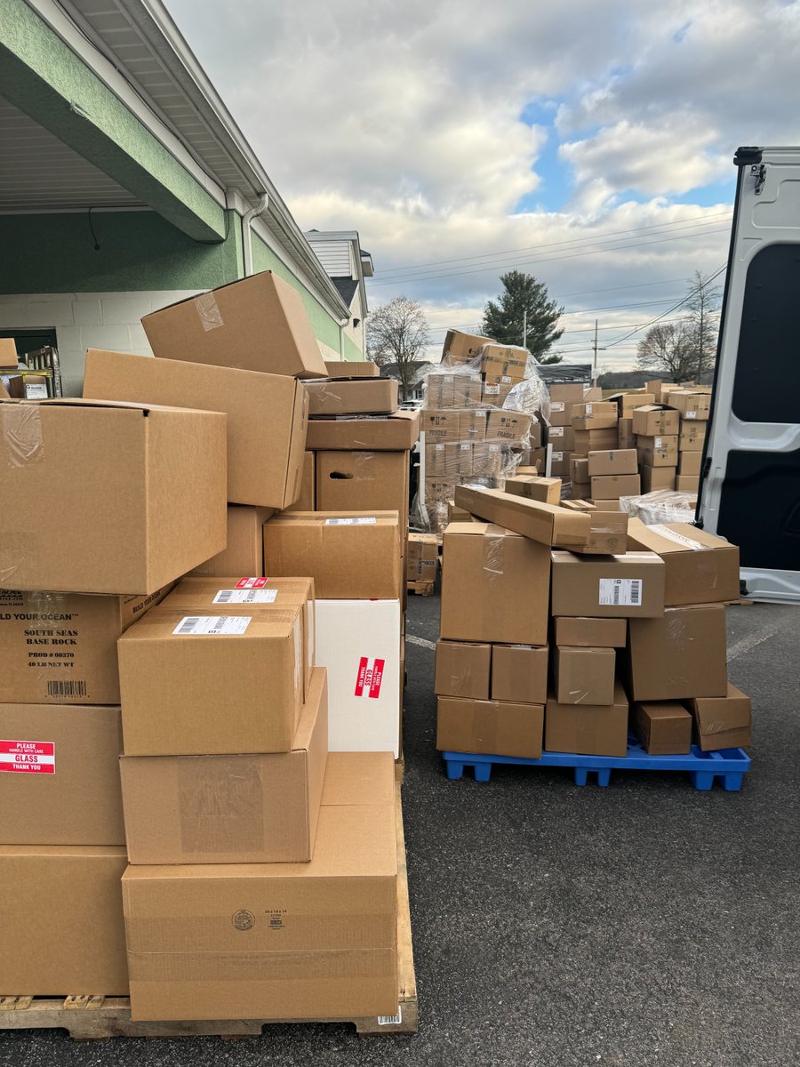 SaltwaterAq's tweet image. Pick, Pack &amp;amp; Ship!  Getting it Done CYBER MONDAY Style! - Thanks for the Love &amp;amp; Support!

#reeftank #reeftanks #reeftanksofinstagram #coralreeftank #nanoreeftank #fishtank #aquarium #aquariums #corals #allmymoneygoestocoral #reef2reef