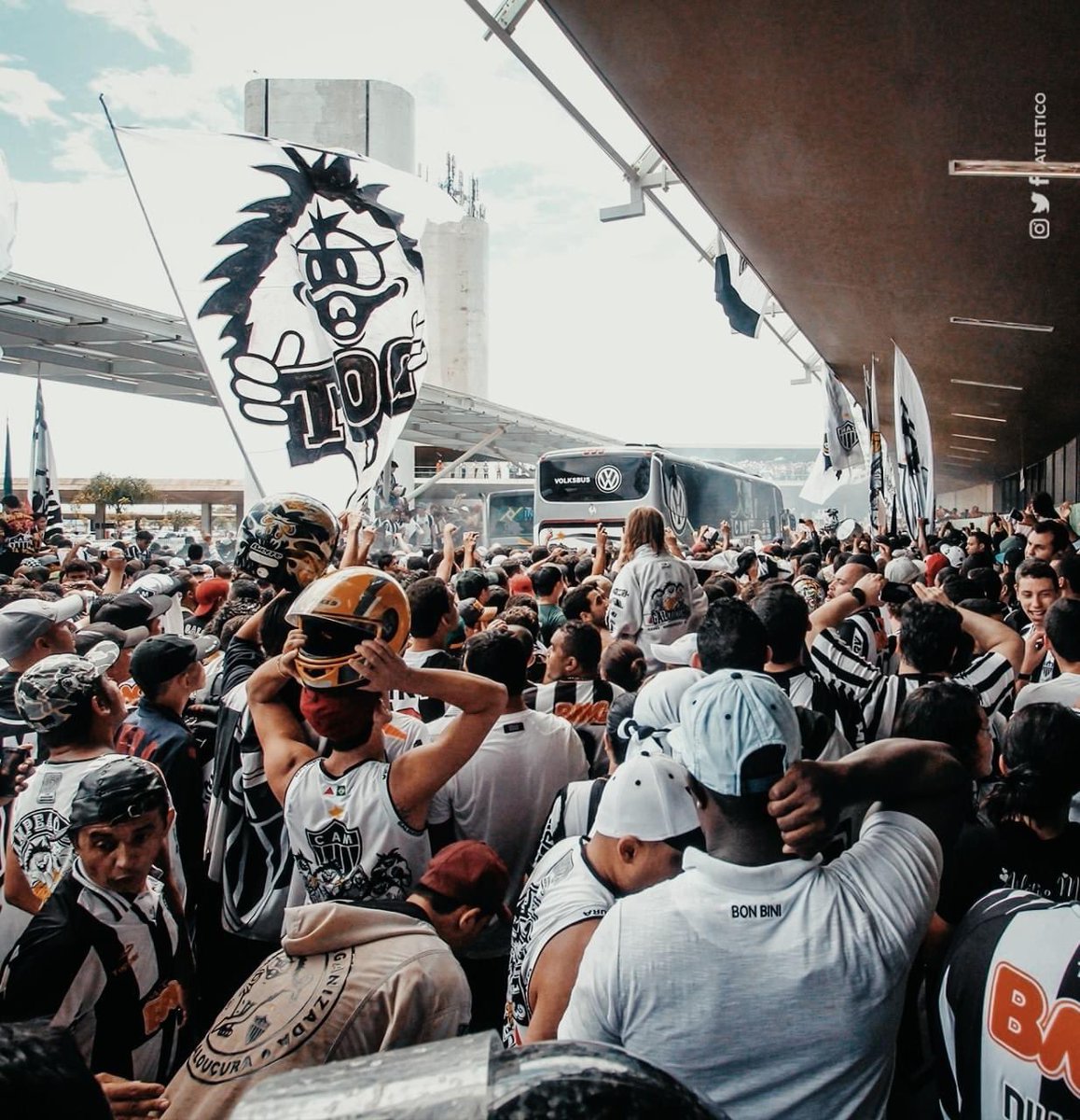 ospulgas84's tweet photo. #AEROGALO 

quarta feira é mais uma guerra! 
@Gabridefato 
@tog_oficial84 
@contraovent0 
@DepreHulk https://t.co/4MiJ5YcVLd