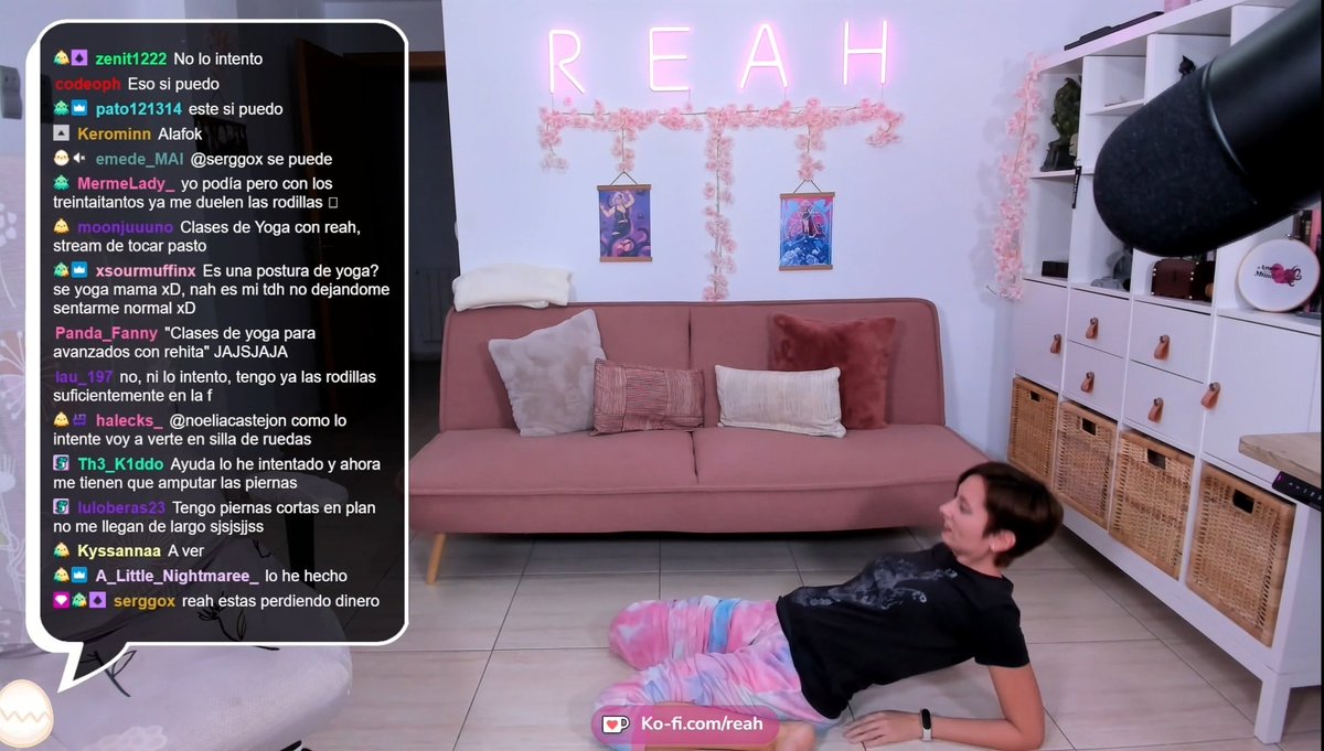 Min49_'s tweet photo. El stream más “normal” de @Reah_Ofi 😂👏🏼
Aquí se aburre el que quiere 😂 https://t.co/LX4HCKx4uy