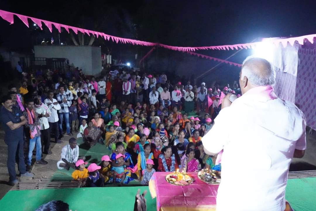 KoneruKonappa's tweet photo. కౌటాల మండలం బోదంపల్లి గ్రామంలో సిర్పూర్ బీఆర్ఎస్ ఎమ్మెల్యే అభ్యర్థి శ్రీ కోనేరు కోనప్ప గారి ఎన్నికల ప్రచారం...

#KCROnceAgain #KonappaOnceAgain #VoteForCar #KoneruKonappa #TelanganaElections2023 #TelanganaElections #Elections #Sirpur #SirpurDevelopment #Telangana

@TelanganaCMO @KTRBRS @BRSparty