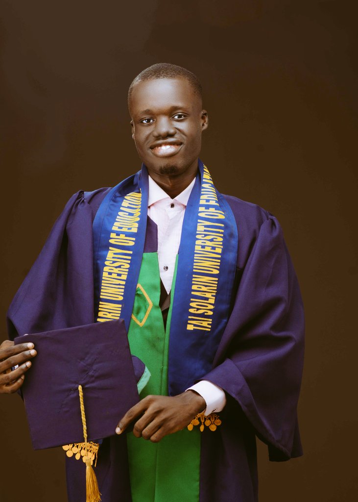 officialsamblog's tweet photo. Congratulations to me.
Official a graduate
Class 2023.
Let's start pushing some pixels✌️✌️✌️
#tasuedconvocation #tasuedconvocation23 #convocation #class23 https://t.co/6VNESYwVBs