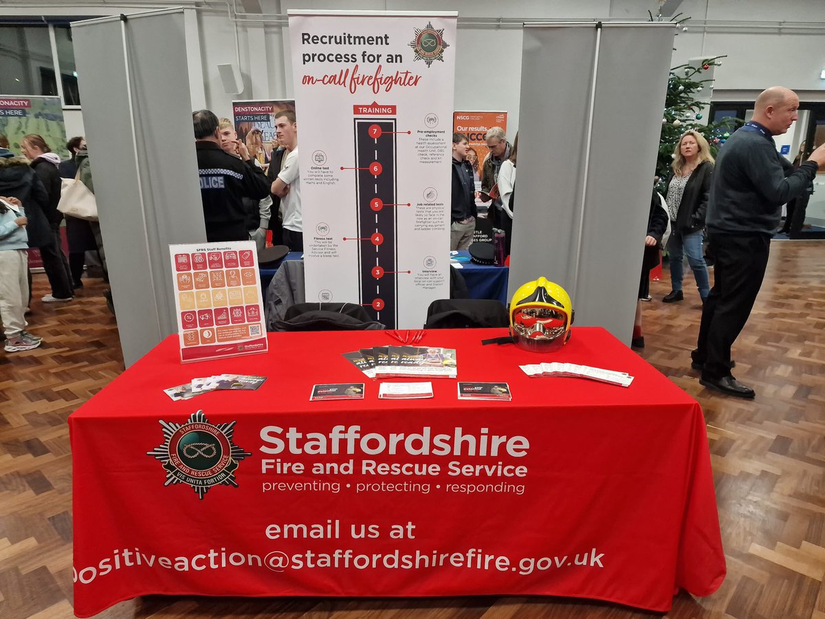Tonight @SFRSPosAction @StaffsFire and @StaffsPosAction @StaffsPolice have been at St Dominic’s Priory School in Stone answering lots of brilliant careers questions from students and parents #inspiring #educating #futurefirefighters #careers