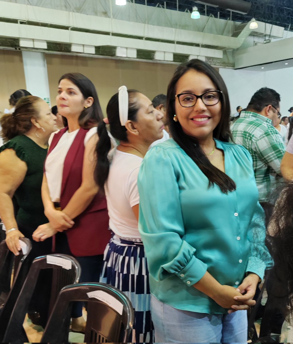 joseoperegrino's tweet photo. Buenas Tardes Nos encontramos a @SheilaCadena
En reunión de comités de defensa de la 4a. Transformación
Unidad, organización y movilizacion con el compañero @TabascoJavier en el Centro de Convenciones Vhsa.
#EsMay
#EsSheila
#JoseRamiro
#EsRochy
#EsOvidio
#EsChabelita https://t.co/9TqrGvuxvo