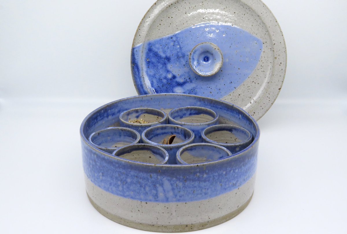 purple_pots's tweet photo. Love this new #MasalaDabba, I will add it to the website soon.
#spicebox #curry #indiancuisine #londonpotters #artinclayfarnham #exhibition #lovemyjob #ceramics #madeinlondon #buyhandmade #stoneware #wheelthrown #handmade #makersmovement #slowliving #kitchenware #tableware #e17 https://t.co/Jvjmuo3t2o
