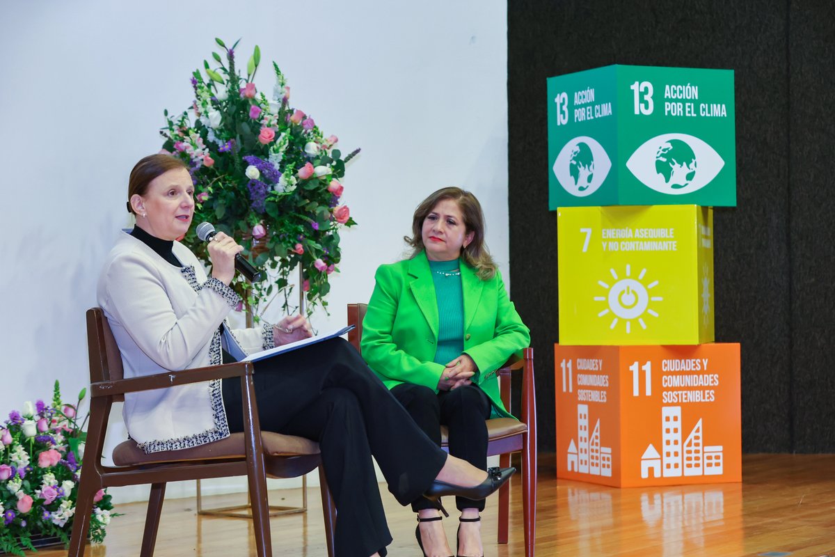 IEECCedomex's tweet photo. El pasado 24 de nov, la Lic. Mayra Erendira Gómez Bravo, Directora del #IEECC, inauguró el 5to Simposio Internacional de #CambioClimático "De la Ciencia a la Sociedad"; con la presencia de la Embajadora de Serbia en México, El Rector de la #UAEMex y demás autoridades. https://t.co/1JZTHVfkrW
