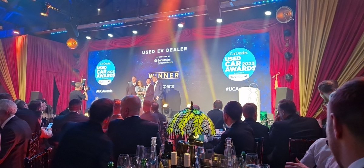 MartinEVexperts's tweet photo. So proud of the team, Used EV Dealership 2023. It's official #ucawards #WINNER https://t.co/4zTkyiLGgf