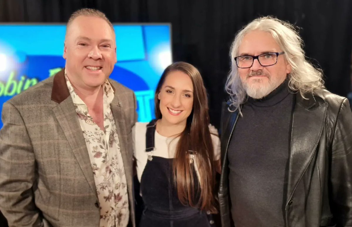 📺 Robin Elliott Tonight is back on Sky 181 at 9pm! 

Coming up on the show....
<a href="/MichaelCameron1/">Michael Cameron</a> &amp; Rosie Barry tell us about 'O Holly Knight', this years Christmas spectacular at Theatre At The Mill, Newtownabbey.