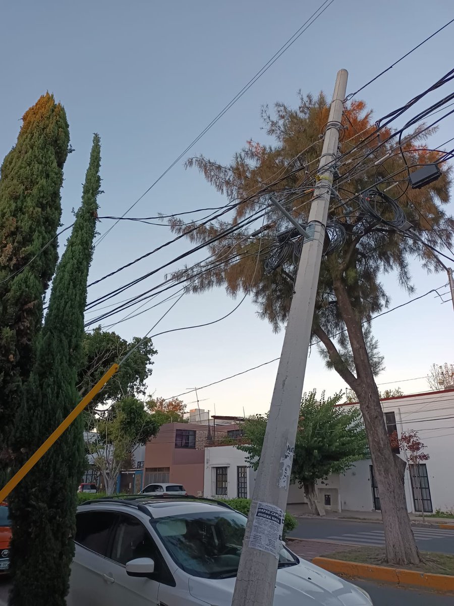 mbandac75's tweet photo. @CFE_Contigo  se solicita el cambio de poste urgente  en la calle Luis M. Vega Col. Cimatario  Querétaro Qro. El cual tiene un daño ocasionado por que algún camion lo jalo y quedo en malas condiciones  con riesgo de caída y pueda provocar  una fatalidad. Gracias. https://t.co/qDIM3q6V8f